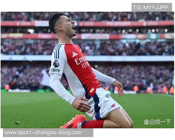 曼联成英超首队在客场对阿森纳打进两记禁区外远射的球队